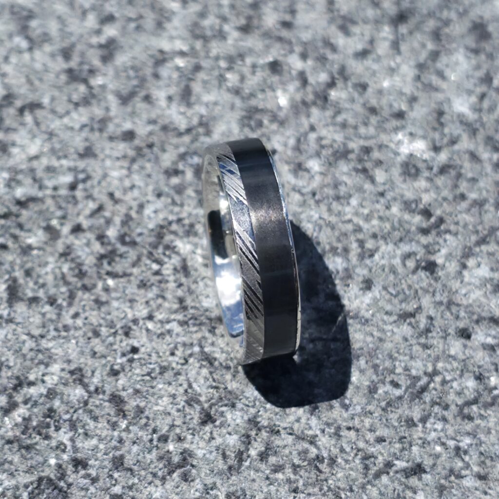 Bague en Tantale & Acier de Damas - Intérieur et Bord en Argent - Atelier Landès